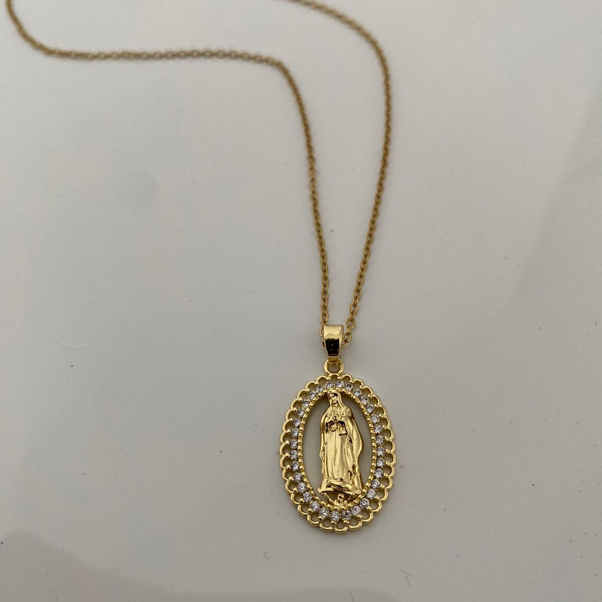 Collar Virgen Maria con Caja de Regalo