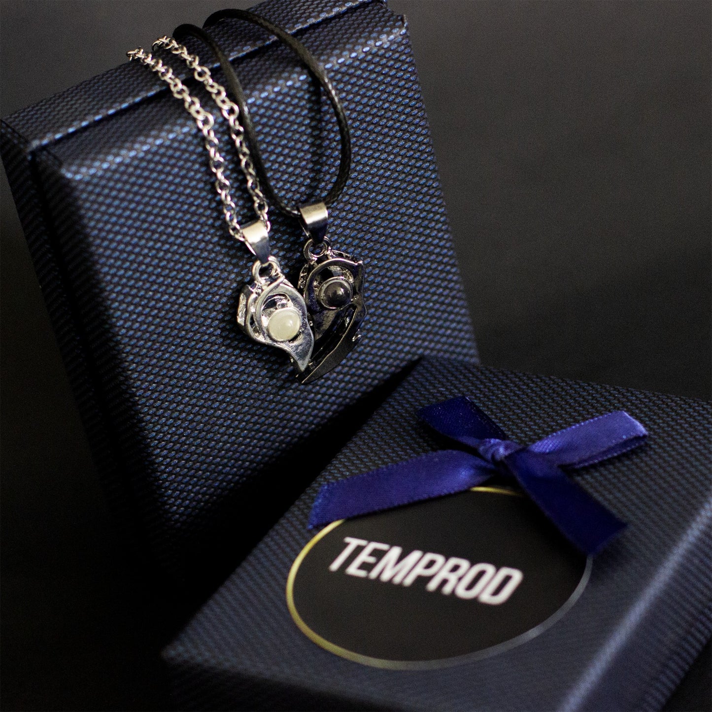 Collares Conexion Magnetica TE AMO en 100 idiomas (Ambas Cadenas Incluidas)