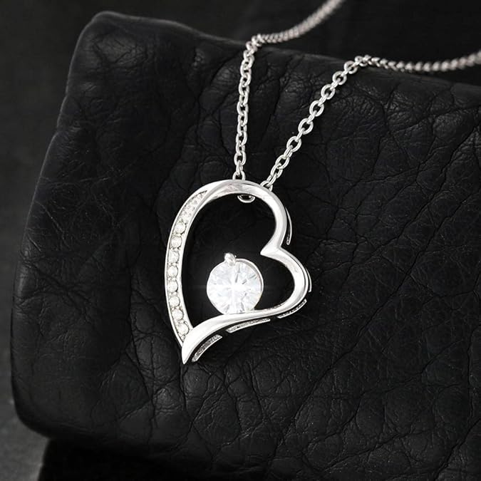 Collar Corazón con Caja de Regalo